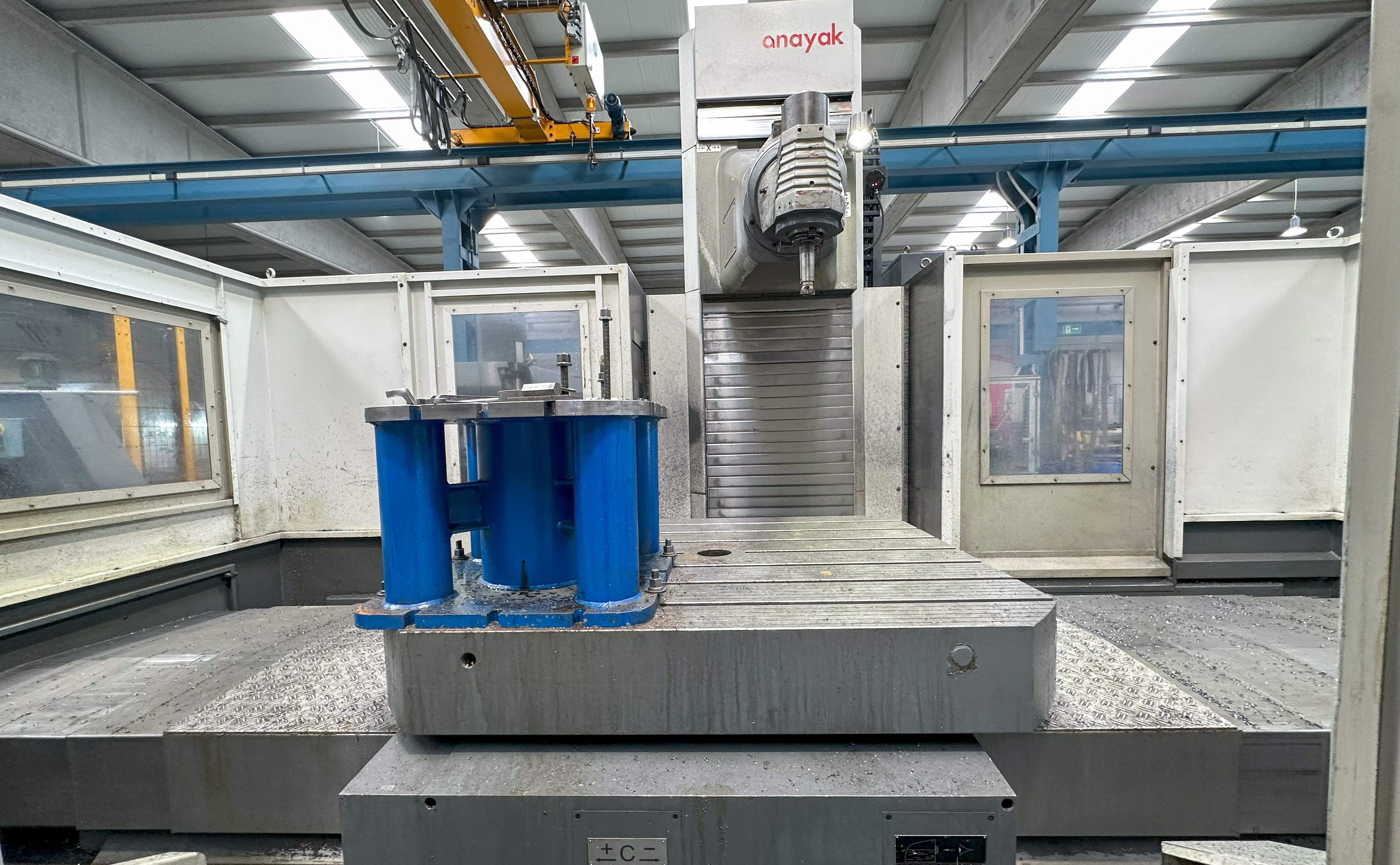 CNC-Fräsmaschine mit hoher Präzision in Industriewerkstatt